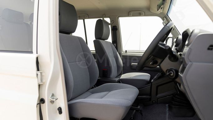 Новый Toyota Land Cruiser 70 Series Рестайлинг 2, 2.8 л, 2025 в Дубае от Milele Белый цвет. Other | AUTO.AE