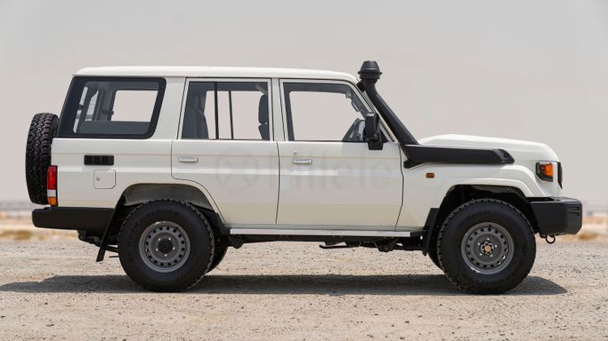 Новый Toyota Land Cruiser 70 Series Рестайлинг 2, 2.8 л, 2025 в Дубае от Milele Белый цвет. Other | AUTO.AE