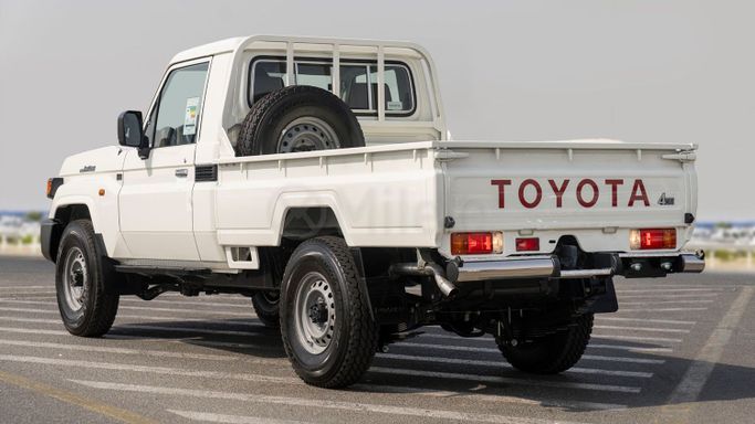Новый Toyota Land Cruiser 70 Series Рестайлинг 2, 2.8 л, 2025 в Дубае от Milele Белый цвет. Other | AUTO.AE