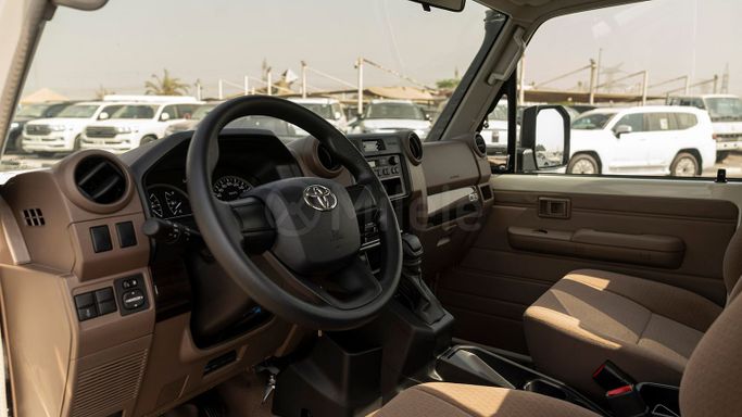 Новый Toyota Land Cruiser 70 Series Рестайлинг 2, 2.8 л, 2025 в Дубае от Milele Белый цвет. Other | AUTO.AE