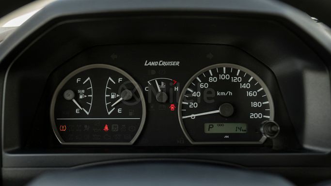 Новый Toyota Land Cruiser 70 Series Рестайлинг 2, 2.8 л, 2025 в Дубае от Milele Белый цвет. Other | AUTO.AE