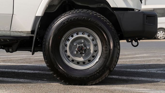 Новый Toyota Land Cruiser 70 Series Рестайлинг 2, 2.8 л, 2025 в Дубае от Milele Белый цвет. Other | AUTO.AE