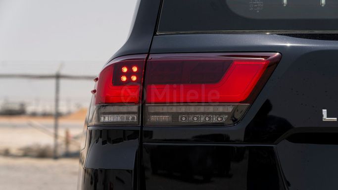 Новый Toyota Land Cruiser 300 Series, 3.3 л, 2025 в Дубае от Milele Черный цвет. Other | AUTO.AE