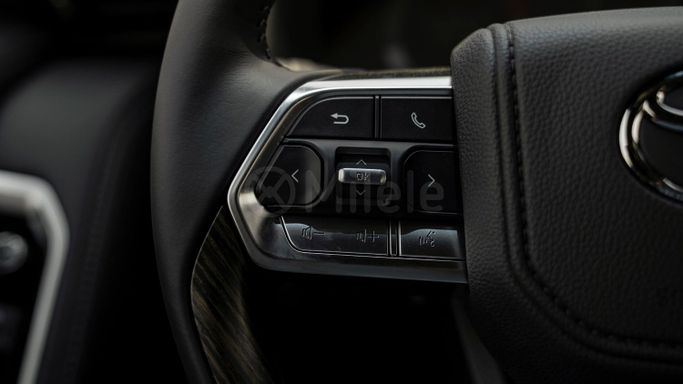 Новый Toyota Land Cruiser 300 Series, 3.3 л, 2025 в Дубае от Milele Черный цвет. Other | AUTO.AE