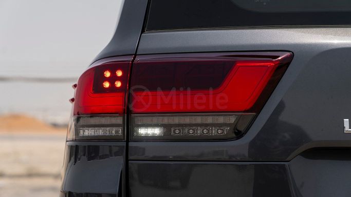 Новый Toyota Land Cruiser 300 Series, 3.3 л, 2025 в Дубае от Milele Серый цвет. Other | AUTO.AE