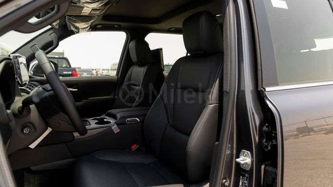 Новый Toyota Land Cruiser 300 Series, 3.3 л, 2025 в Дубае от Milele Серый цвет. Other | AUTO.AE