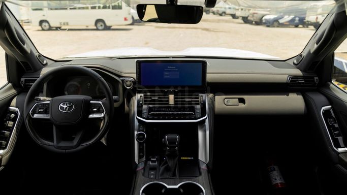 Новый Toyota Land Cruiser 300 Series, 3.3 л, 2025 в Дубае от Milele Серый цвет. Other | AUTO.AE