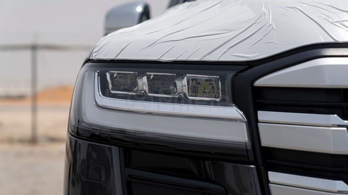 Новый Toyota Land Cruiser 300 Series, 3.3 л, 2025 в Дубае от Milele Серый цвет. Other | AUTO.AE