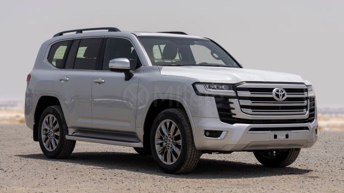 Новый Toyota Land Cruiser 300 Series, 3.3 л, 2025 в Дубае от Milele Серебристый цвет. Other | AUTO.AE