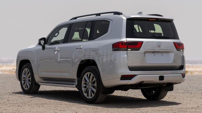 Новый Toyota Land Cruiser 300 Series, 3.3 л, 2025 в Дубае от Milele Серебристый цвет. Other | AUTO.AE