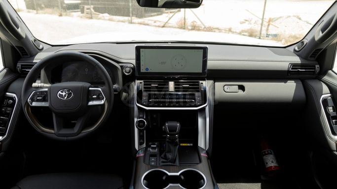 Новый Toyota Land Cruiser 300 Series, 3.3 л, 2025 в Дубае от Milele Серебристый цвет. Other | AUTO.AE