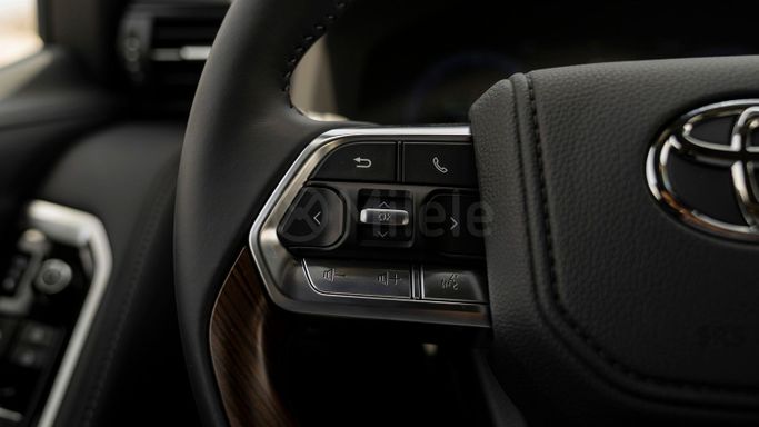 Новый Toyota Land Cruiser 300 Series, 3.3 л, 2025 в Дубае от Milele Серебристый цвет. Other | AUTO.AE