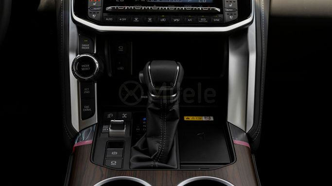 Новый Toyota Land Cruiser 300 Series, 3.3 л, 2025 в Дубае от Milele Серебристый цвет. Other | AUTO.AE