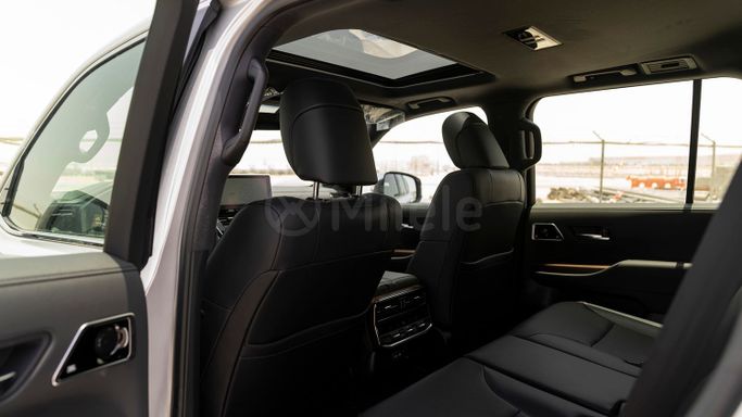 Новый Toyota Land Cruiser 300 Series, 3.3 л, 2025 в Дубае от Milele Серебристый цвет. Other | AUTO.AE