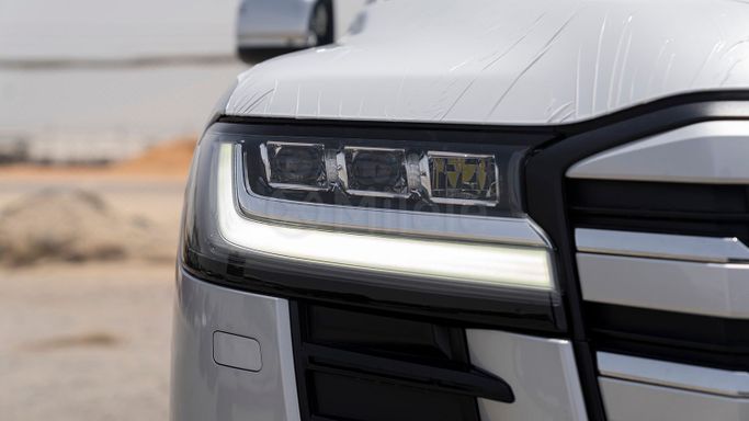 Новый Toyota Land Cruiser 300 Series, 3.3 л, 2025 в Дубае от Milele Серебристый цвет. Other | AUTO.AE