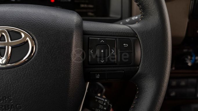 Новый Toyota Land Cruiser 70 Series Рестайлинг 2, 2.8 л, 2025 в Дубае от Milele Бежевый цвет. Other | AUTO.AE