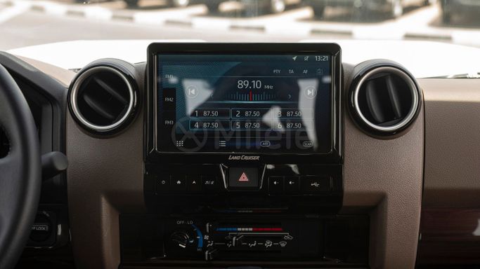 Новый Toyota Land Cruiser 70 Series Рестайлинг 2, 2.8 л, 2025 в Дубае от Milele Бежевый цвет. Other | AUTO.AE