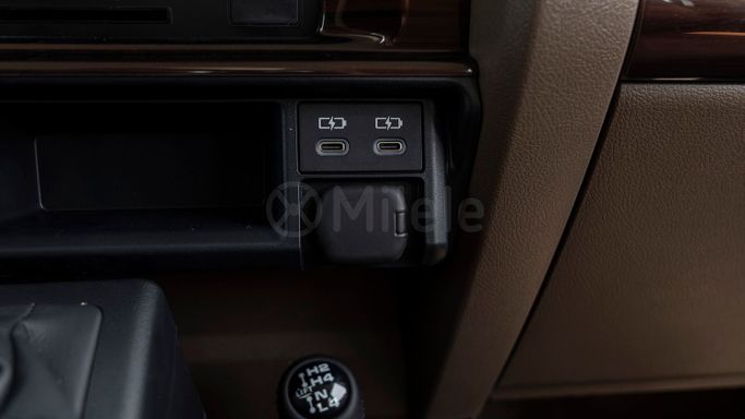 Новый Toyota Land Cruiser 70 Series Рестайлинг 2, 2.8 л, 2025 в Дубае от Milele Бежевый цвет. Other | AUTO.AE