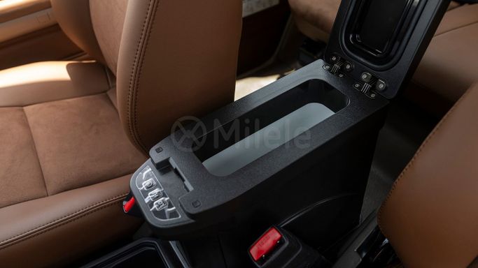 Новый Toyota Land Cruiser 70 Series Рестайлинг 2, 2.8 л, 2025 в Дубае от Milele Бежевый цвет. Other | AUTO.AE