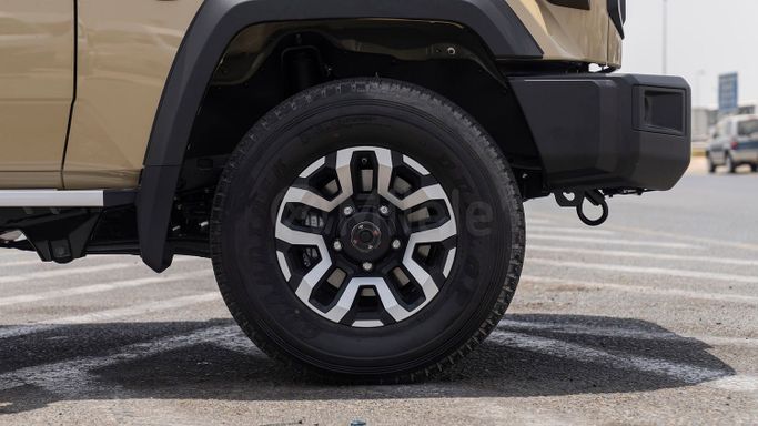 Новый Toyota Land Cruiser 70 Series Рестайлинг 2, 2.8 л, 2025 в Дубае от Milele Бежевый цвет. Other | AUTO.AE