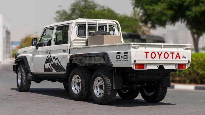 Новый Toyota Land Cruiser 70 Series Рестайлинг 2, 4.5 л, 2025 в Дубае от Milele Белый цвет. Other | AUTO.AE