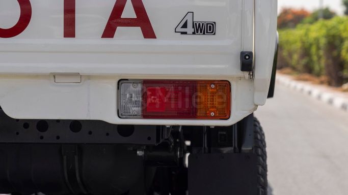 Новый Toyota Land Cruiser 70 Series Рестайлинг 2, 4.5 л, 2025 в Дубае от Milele Белый цвет. Other | AUTO.AE