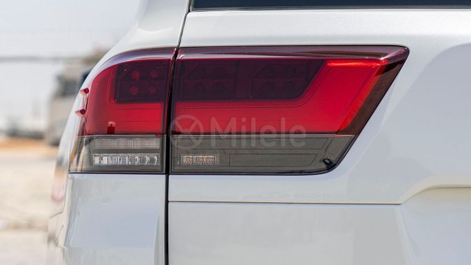 Новый Toyota Land Cruiser 300 Series, 3.3 л, 2025 в Дубае от Milele Белый цвет. Other | AUTO.AE