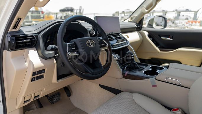Новый Toyota Land Cruiser 300 Series, 3.3 л, 2025 в Дубае от Milele Белый цвет. Other | AUTO.AE