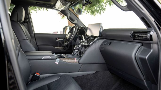 Новый Toyota Land Cruiser 300 Series, 3.4 л, 2025 в Дубае от Milele Черный цвет. Other | AUTO.AE