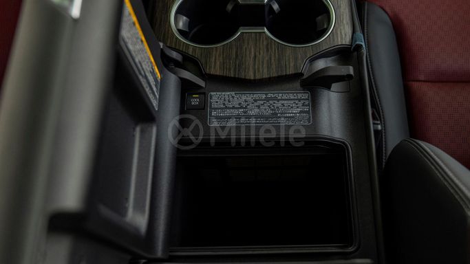 Новый Toyota Land Cruiser 300 Series, 3.4 л, 2024 в Дубае от Milele Белый цвет. Other | AUTO.AE