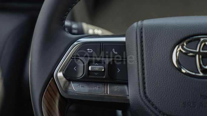 Новый Toyota Land Cruiser 300 Series, 3.4 л, 2025 в Дубае от Milele Черный цвет. Other | AUTO.AE