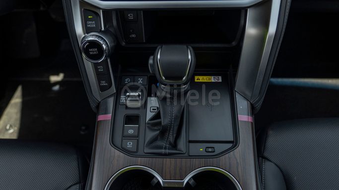 Новый Toyota Land Cruiser 300 Series, 3.4 л, 2025 в Дубае от Milele Черный цвет. Other | AUTO.AE