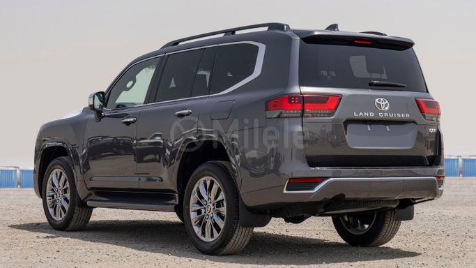 Новый Toyota Land Cruiser 300 Series, 3.3 л, 2025 в Дубае от Milele Серый цвет. Other | AUTO.AE