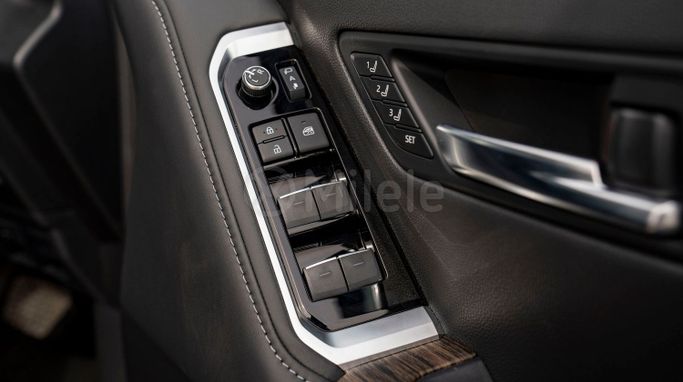 Новый Toyota Land Cruiser 300 Series, 3.3 л, 2025 в Дубае от Milele Серый цвет. Other | AUTO.AE