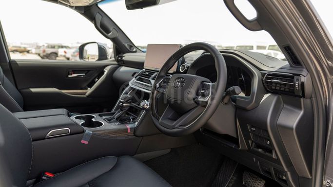 Новый Toyota Land Cruiser 300 Series, 3.3 л, 2025 в Дубае от Milele Серый цвет. Other | AUTO.AE