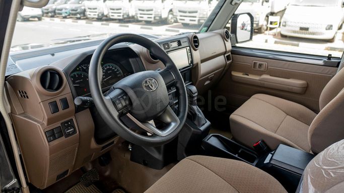 Новый Toyota Land Cruiser 70 Series Рестайлинг 2, 2.8 л, 2024 в Дубае от Milele Серый цвет. Other | AUTO.AE