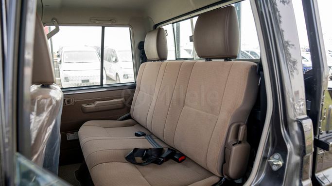 Новый Toyota Land Cruiser 70 Series Рестайлинг 2, 2.8 л, 2024 в Дубае от Milele Серый цвет. Other | AUTO.AE