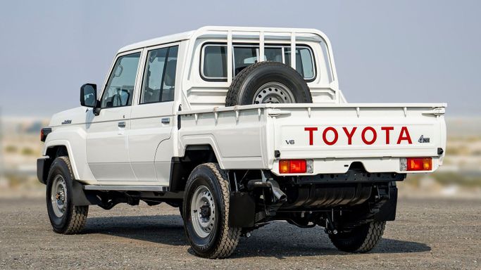 Новый Toyota Land Cruiser 70 Series Рестайлинг 2, 4.0 л, 2025 в Дубае от Milele Белый цвет. Other | AUTO.AE