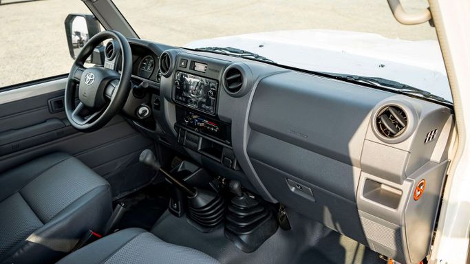 Новый Toyota Land Cruiser 70 Series Рестайлинг 2, 4.0 л, 2025 в Дубае от Milele Белый цвет. Other | AUTO.AE