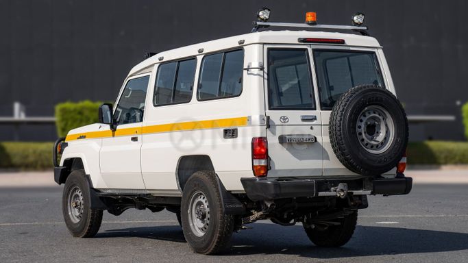 Новый Toyota Land Cruiser 70 Series Рестайлинг 2, 4.0 л, 2024 в Дубае от Milele Белый цвет. Other | AUTO.AE