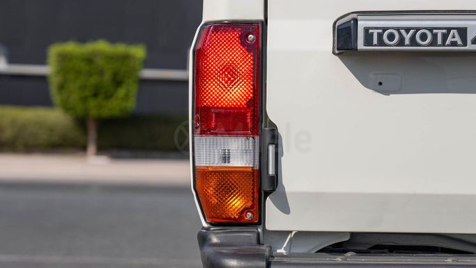 Новый Toyota Land Cruiser 70 Series Рестайлинг 2, 4.0 л, 2024 в Дубае от Milele Белый цвет. Other | AUTO.AE