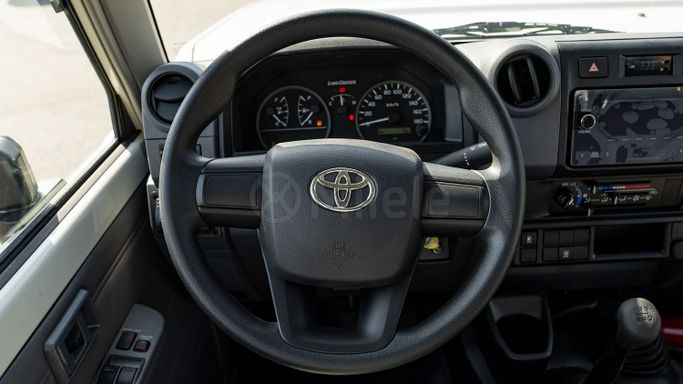 Новый Toyota Land Cruiser 70 Series Рестайлинг 2, 4.0 л, 2024 в Дубае от Milele Белый цвет. Other | AUTO.AE