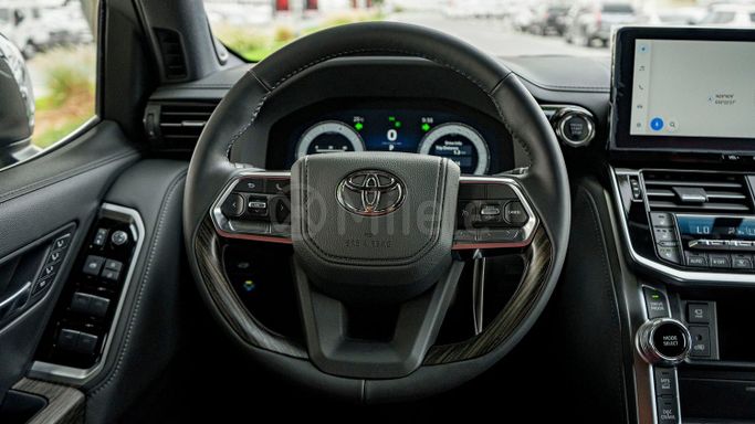 Новый Toyota Land Cruiser 300 Series, 3.4 л, 2025 в Дубае от Milele Черный цвет. Other | AUTO.AE