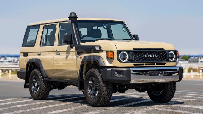 Новый Toyota Land Cruiser 70 Series Рестайлинг 2, 2.8 л, 2025 в Дубае от Milele Бежевый цвет. Other | AUTO.AE
