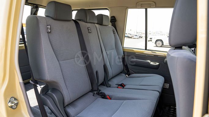 Новый Toyota Land Cruiser 70 Series Рестайлинг 2, 2.8 л, 2025 в Дубае от Milele Бежевый цвет. Other | AUTO.AE