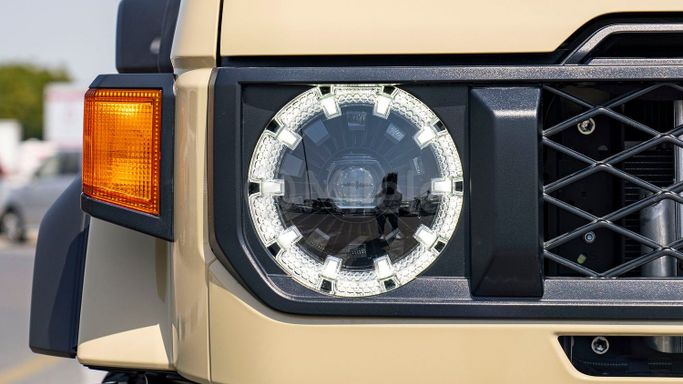 Новый Toyota Land Cruiser 70 Series Рестайлинг 2, 2.8 л, 2025 в Дубае от Milele Бежевый цвет. Other | AUTO.AE