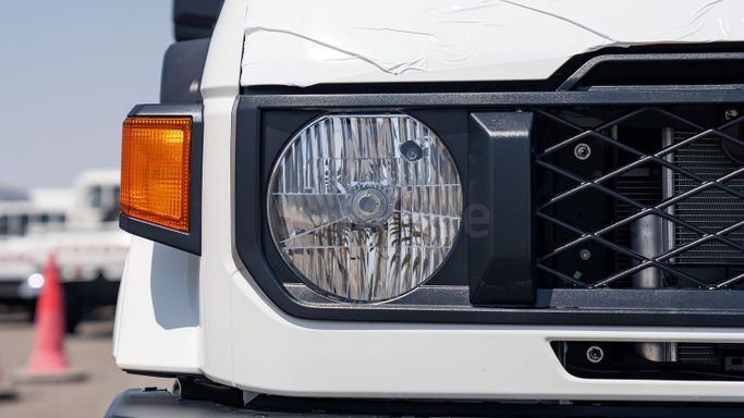 Новый Toyota Land Cruiser 70 Series Рестайлинг 2, 2.8 л, 2025 в Дубае от Milele Белый цвет. Other | AUTO.AE