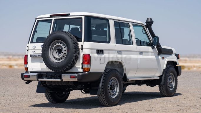Новый Toyota Land Cruiser 70 Series Рестайлинг 2, 2.8 л, 2025 в Дубае от Milele Белый цвет. Other | AUTO.AE