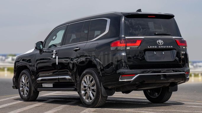 Новый Toyota Land Cruiser 300 Series, 3.4 л, 2025 в Дубае от Milele Черный цвет. Other | AUTO.AE