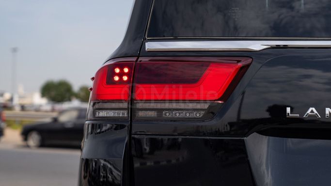 Новый Toyota Land Cruiser 300 Series, 3.4 л, 2025 в Дубае от Milele Черный цвет. Other | AUTO.AE